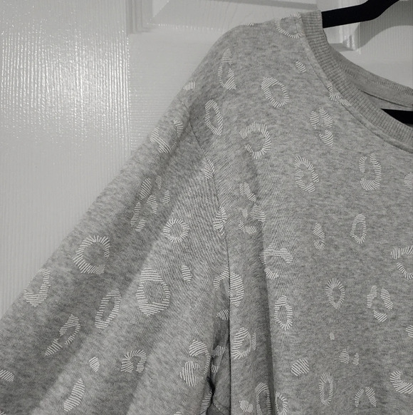 NWOT Jane + Delancey Gray Animal Print Long Sleeve Sweatshirt in Size 1X - Picture 4 of 10